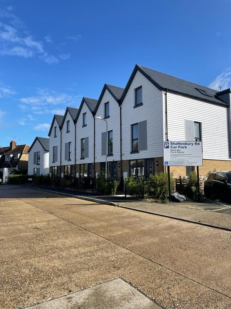 Salt Yard Apartment, Parking And Terrace, * Whitstable