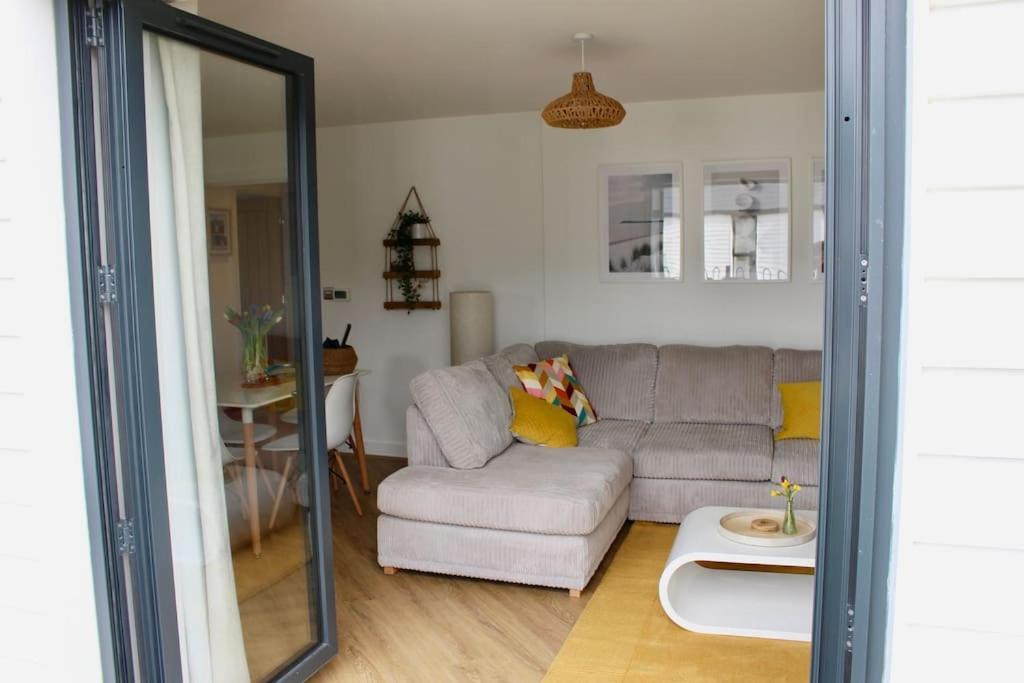Salt Yard Apartment, Parking And Terrace, Apartment Whitstable