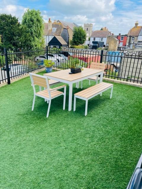 Salt Yard Apartment, Parking And Terrace, * Whitstable